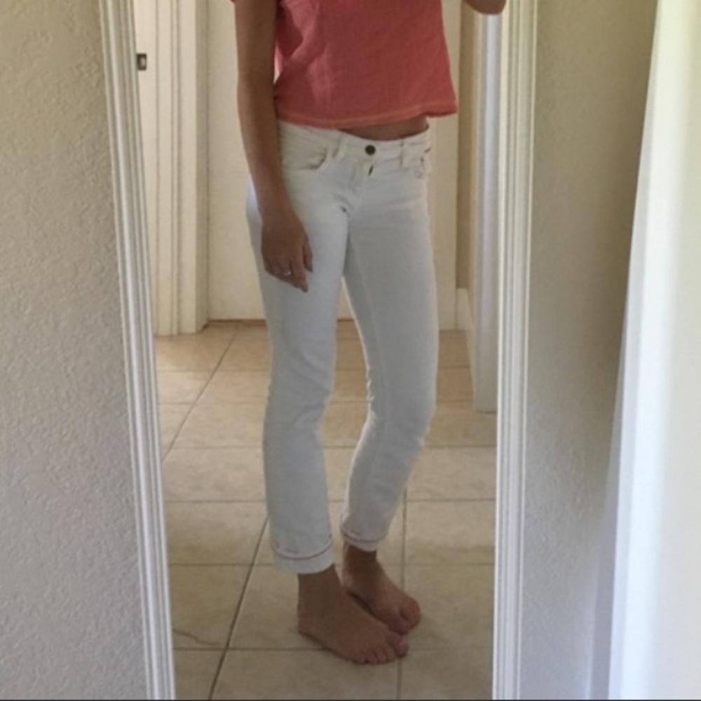 IT white skinny jeans with red hem